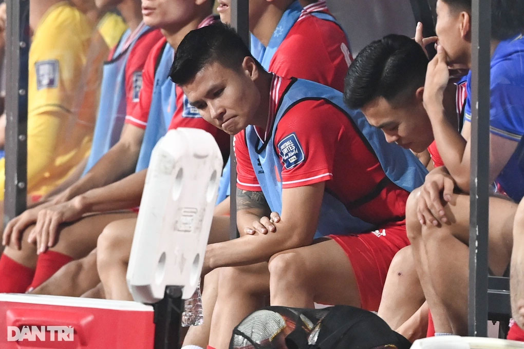 HLV Troussier quyết định không sử dụng Quang Hải trong cả hai trận thua của đội tuyển Việt Nam