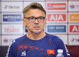Chuyên gia khuyên không nên sa thải HLV Philippe Troussier ngay sau trận thua Indonesia