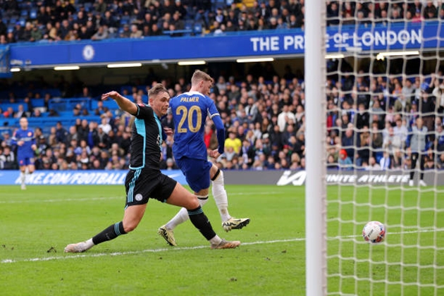 Noni Madueke lập công, Chelsea đánh bại Leicester City 4-2