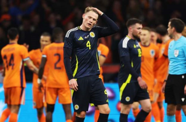 Robertson phản ứng ra sao khi Hà Lan đánh bại Scotland?