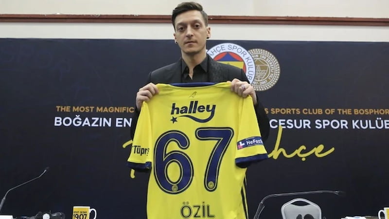 Cầu thủ mang áo số 67 Mesut Ozil: Huyền thoại Fenerbahce