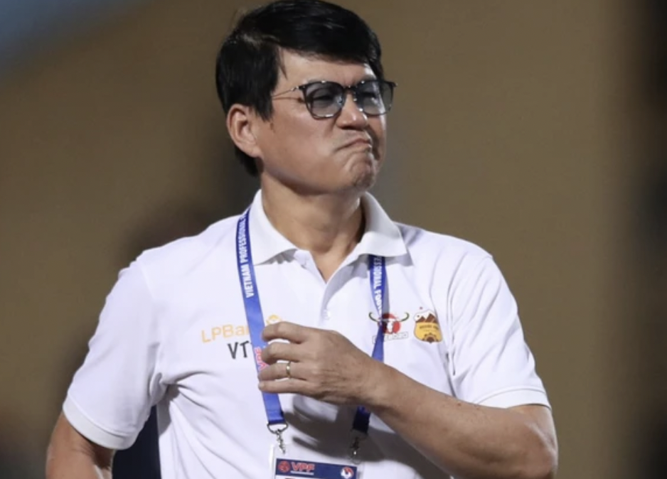 HLV Vũ Tiến Thành: “Hà Nội FC chơi trò câu giờ, tấn công cầu thủ HAGL một cách bất ngờ”