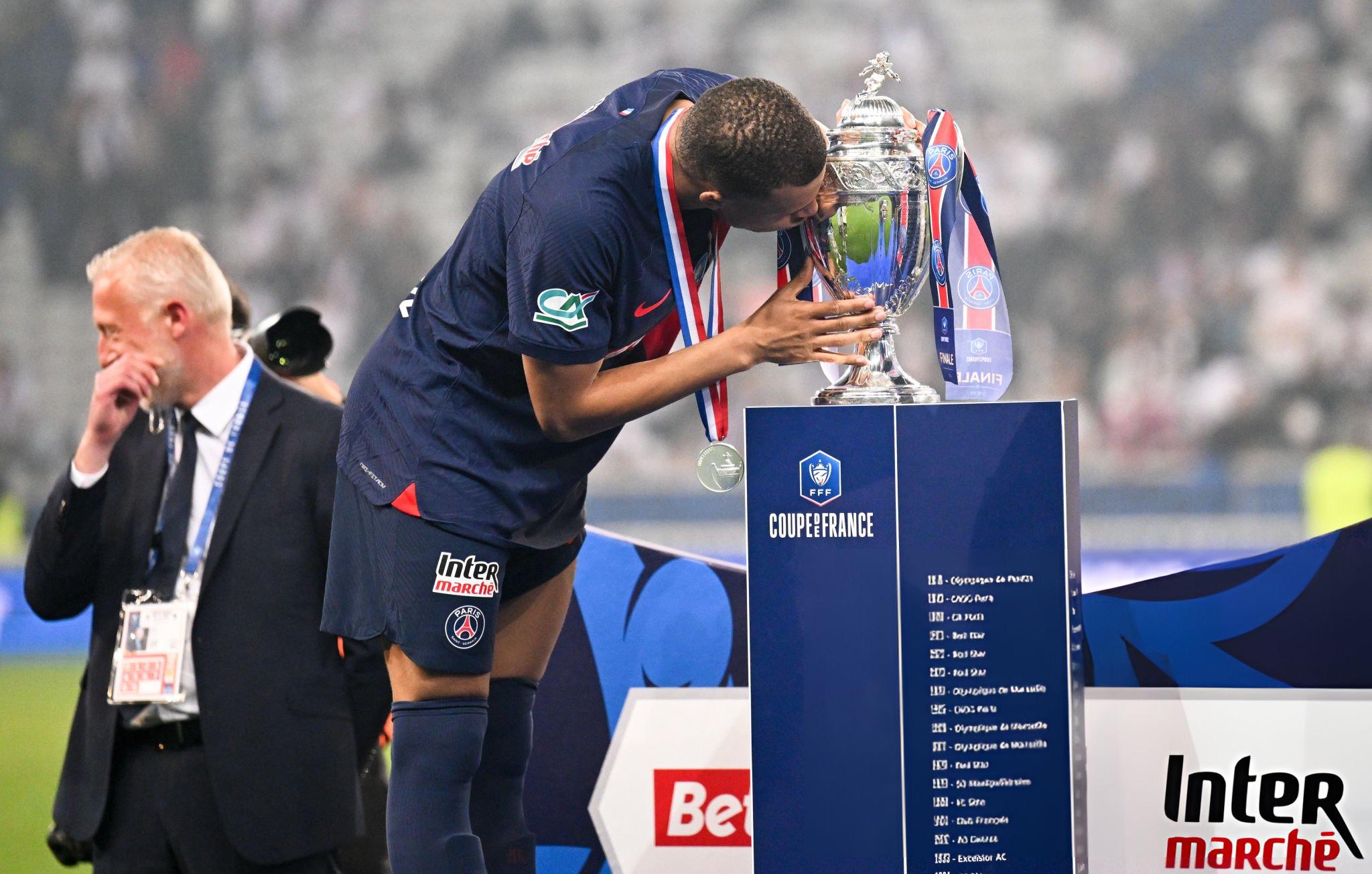 Paris Saint Germain dành tặng món quà cuối cùng trước khi Mbappe rời chia tay đội bóng