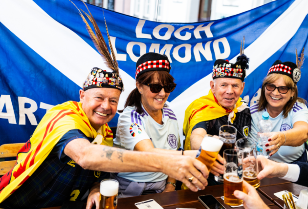 CĐV Scotland đã uống hết bia ở Cologne