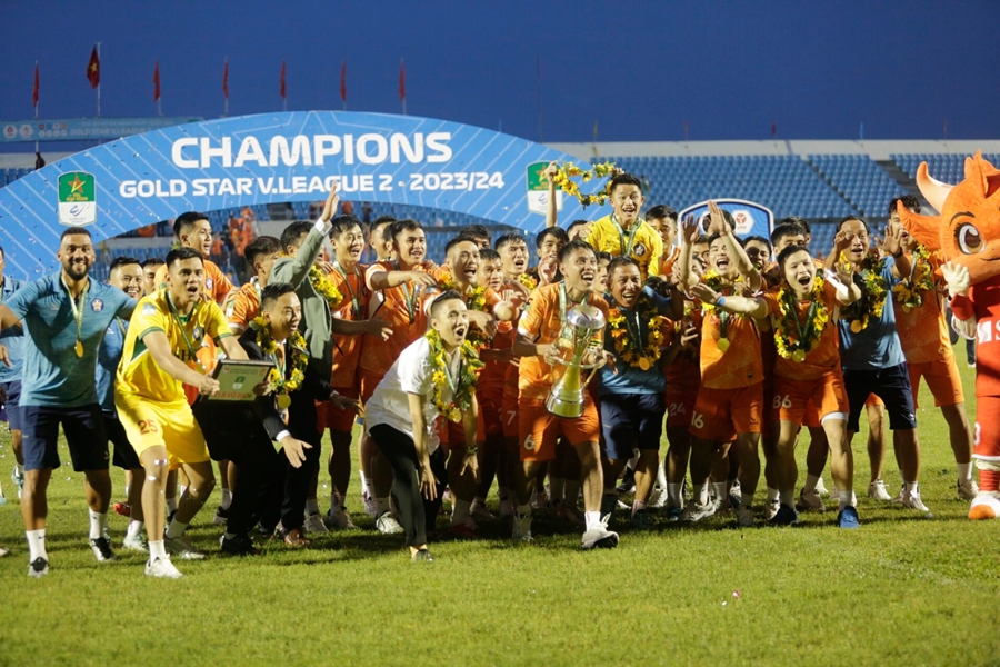 Đà Nẵng được trao Cup, lãnh đạo cấp cao Thái Lan tiết lộ thông tin về HLV Kiatisuk