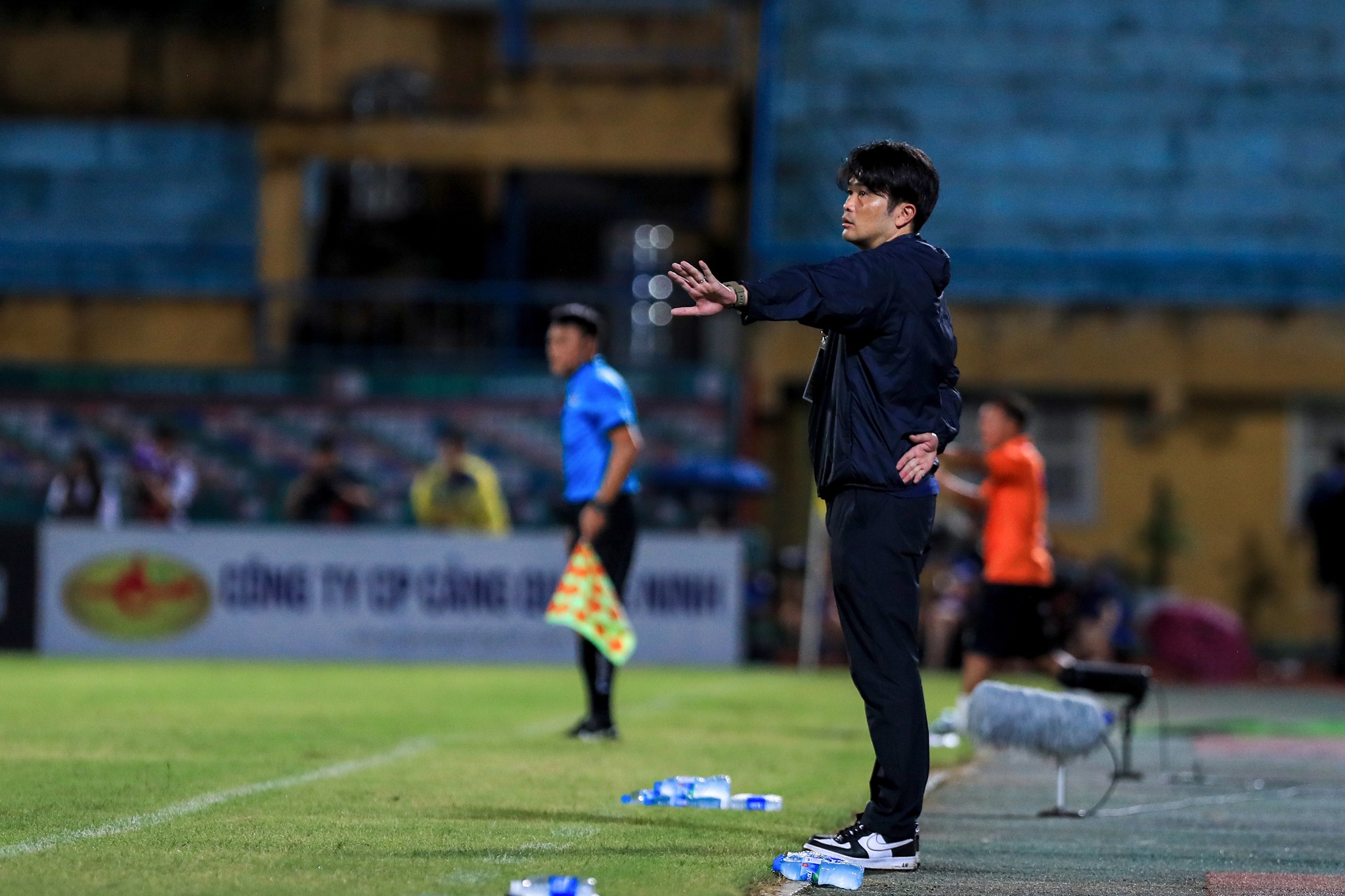 HLV Nhật Bản Bày Tỏ Sự Không Hài Lòng Về Hà Nội FC Trong Cuộc Đua Vô Địch V-League