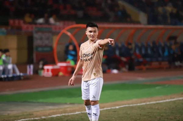 HLV Polking bất ngờ cho phép Quang Hải nghỉ thi đấu