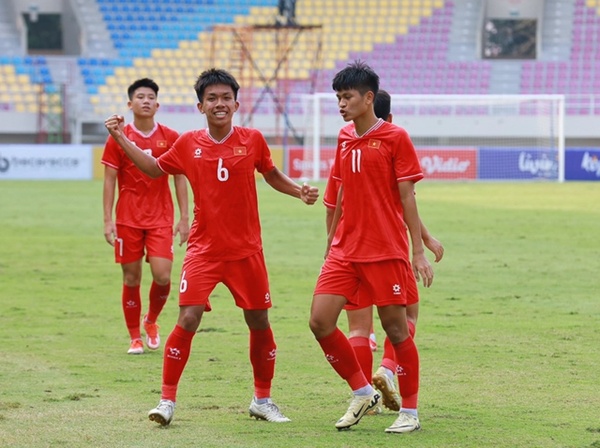 Việt Nam vào bán kết giải khu vực sau chiến thắng lớn trước Myanmar
